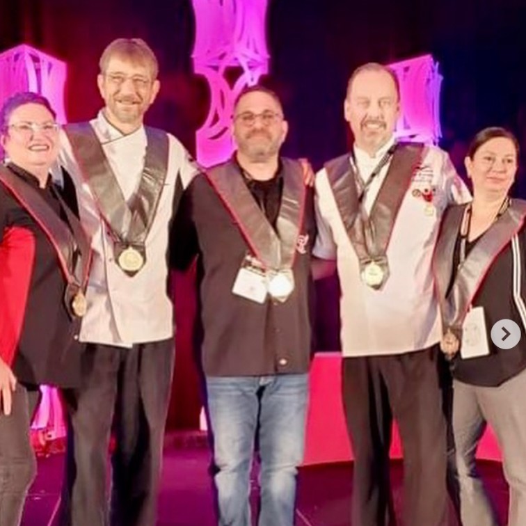 acfchefs's tweet photo. #REPOST @chefsusanne

I was awarded #acfchef Presidential Medallion. It’s the highest honor given by the National President. Thank you to my colleagues @rajeevpatgaonkar and @johnselick for nominating me for this prestigious award. Congrats! What an amazing group of humans💜🙌🏻 https://t.co/qSwQmMEZTT