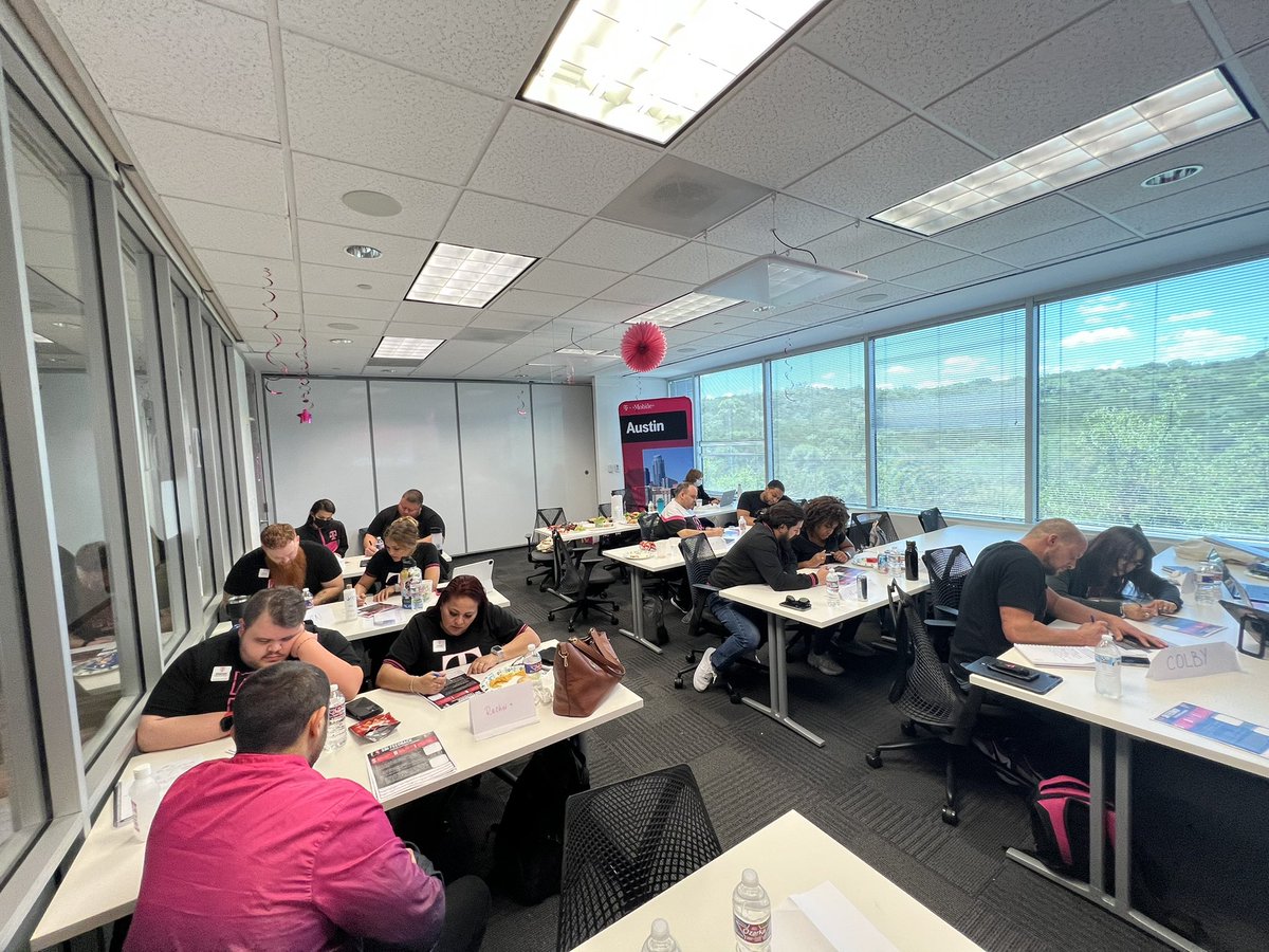 RebeccaAlvarez_'s tweet photo. I had the pleasure of interacting with phenomenal frontline leaders in our Austin area on Wednesday and Thursday! π They were an enjoyable group π₯³π€© #AustinTexas #TMobile #5GUltraCapacity #Driven #InspirationalLeaders https://t.co/LZvCsClN6v