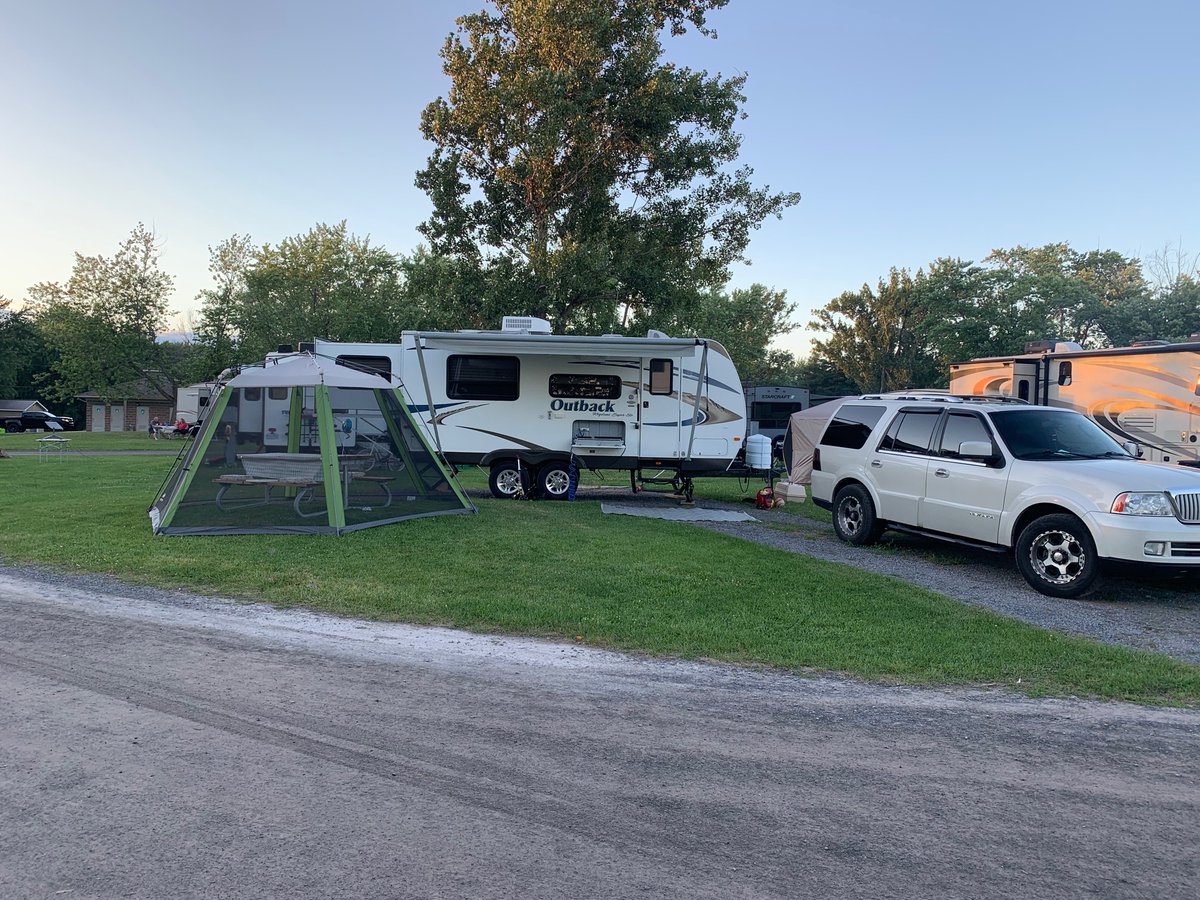 We’ll I’m all set up now . Gotta love long weekends . On the St Lawrence with the family and trailer 👍 I don’ t drink often, but getting into the Apple Whiskey  /Energy drink , mixed with a few doobies tonight 😂 Hope everyone enjoys their  long weekend 👌