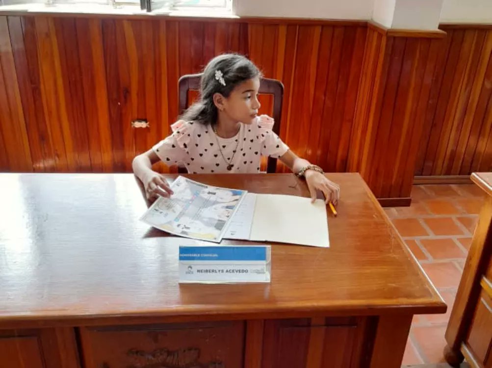 CallaoConcejo1's tweet photo. Recibimos en el Salón de Sesiones a los futuros Concejales de El Callao. Este viernes #29Jul compartimos con los niños en una sesión solemne donde ellos fungieron como concejales. https://t.co/HwdJZ7No02