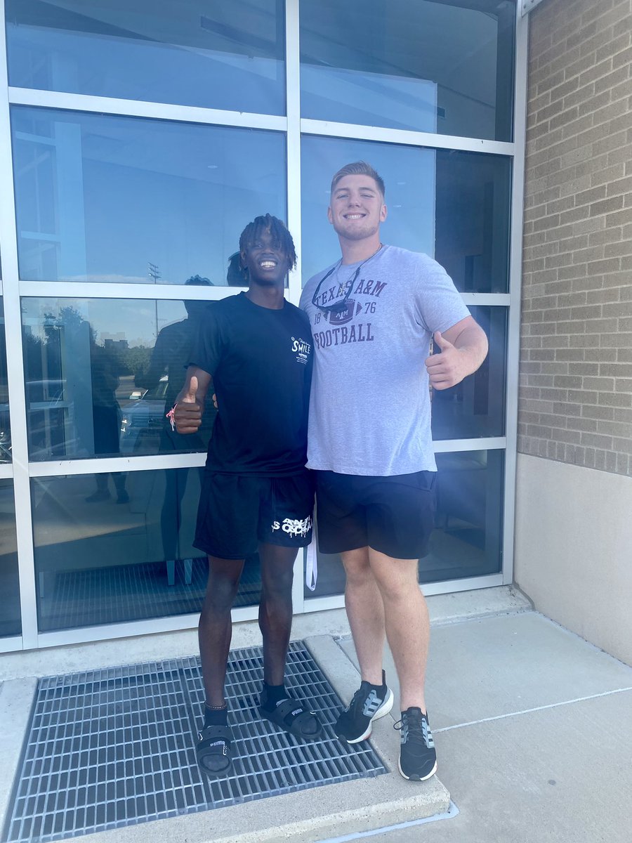 Freddiejr9's tweet image. 📍at the crib CSTAT!!!wit my dawg @ColtonThomasson