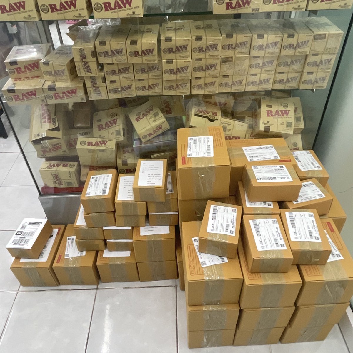 OGlower420's tweet photo. โล2400
ครึ่ง1800
ขีด550
พร้อมส่งวันนี้
#กัญชา #กัญชาเชียงใหม่ #กัญชาอัดแท่ง #ด้ายแดง #og #พันลำ https://t.co/21eJmxAXww
