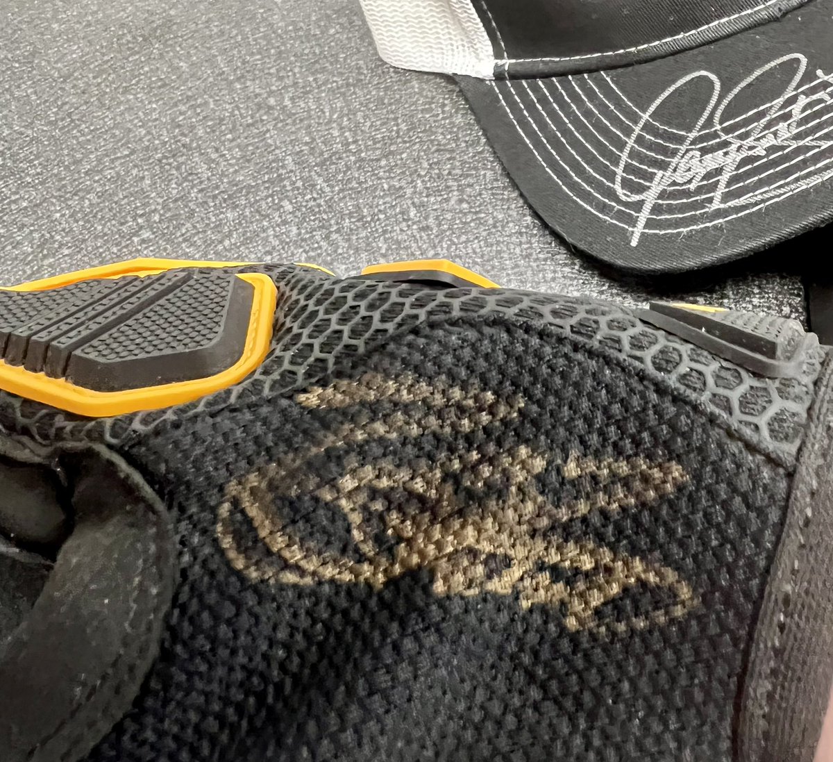 TonyStewart_Rcg's tweet image. In honor of #TheBrickyard Weekend, let’s give away some @gearwrench gear! 👇👇

1) Retweet this Tweet
2) Hit the ❤️
3) Follow @gearwrench @TonyStewart @DonnySchatz &amp;amp; @TonyStewart_Rcg for a chance to win autographed gloves or hat! 

Winners announced on 8/2/22 at 12 Noon ET.