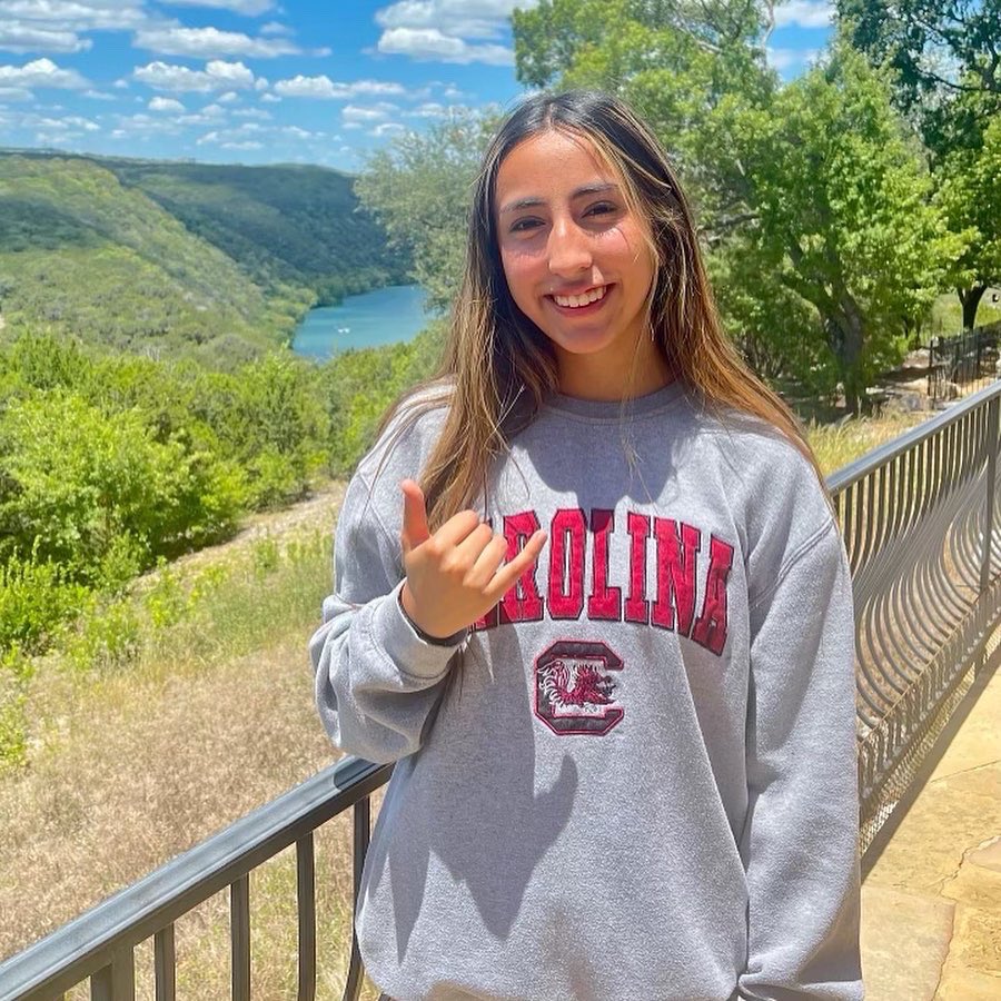 AustinJuniors's tweet photo. 🚨𝗖𝗢𝗠𝗠𝗜𝗧𝗧𝗘𝗗🚨

Congratulations to Emily Contreras (#AJV18adidas) on her commitment to the University of South Carolina. We are so proud of you!

Go Gamecocks🐔

#settingahigherstandard https://t.co/isUSeCbeci