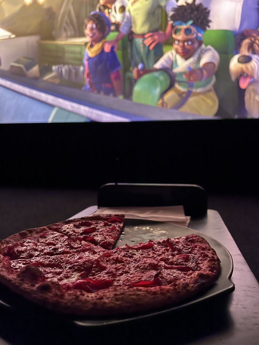 FishBowlFamily's tweet photo. ⚡️ Time for a movie 🍿 @thorofficial ⚡️
#ThorLoveAndThunder  #summermovie #coolinside #FishBowlFamily 🎏
🍕: @AlamoEP @alamodrafthouse https://t.co/qD9PY3r76x