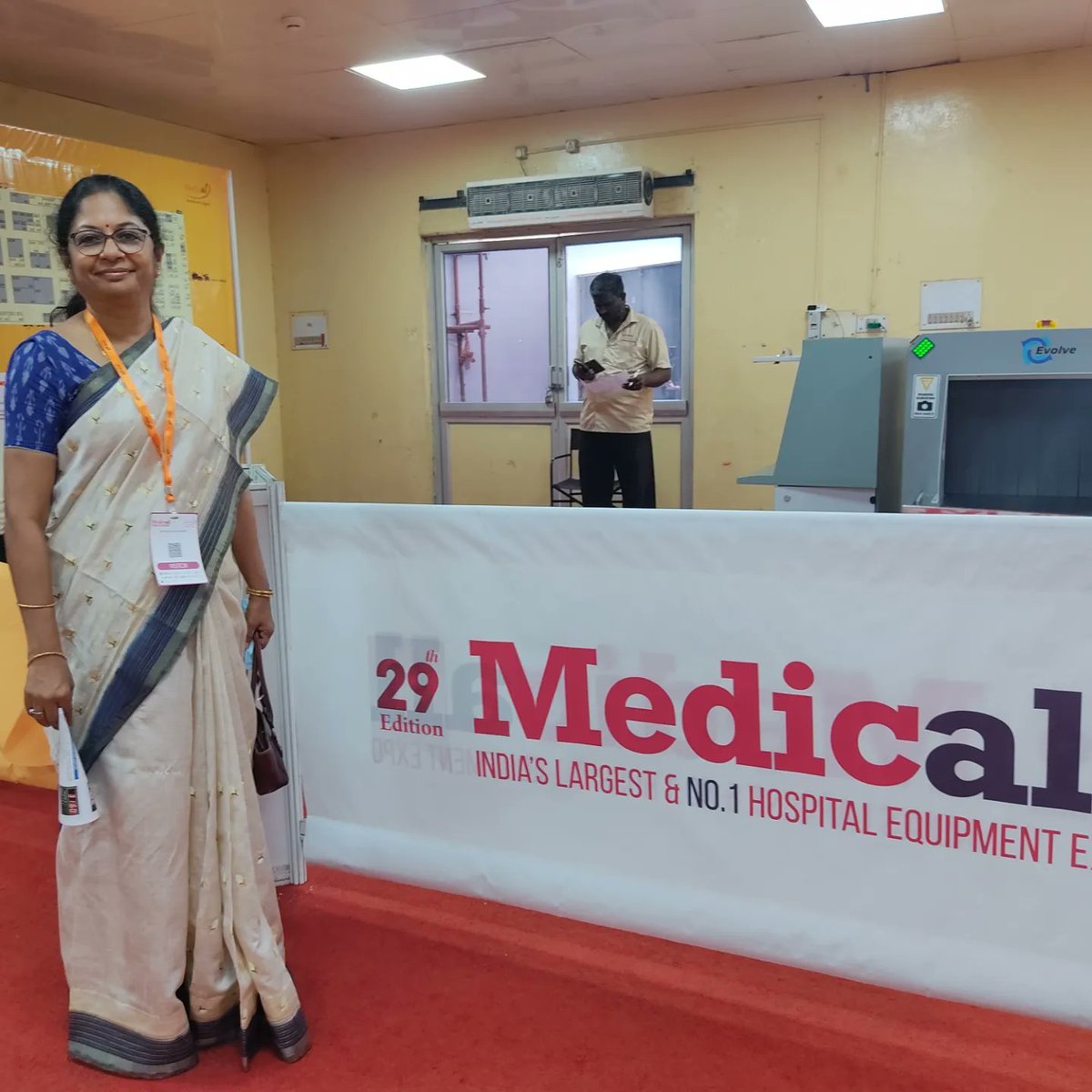 Venkat3681's tweet photo. Yesterday at the #chennaitradecenter
#medicall
#selfie #withtheboss #myclick #nofilter #pocom2pro #selfie_time #officegoals #selfies #selfiegram #selfietime #selfiemode https://t.co/QxBKfocvxF