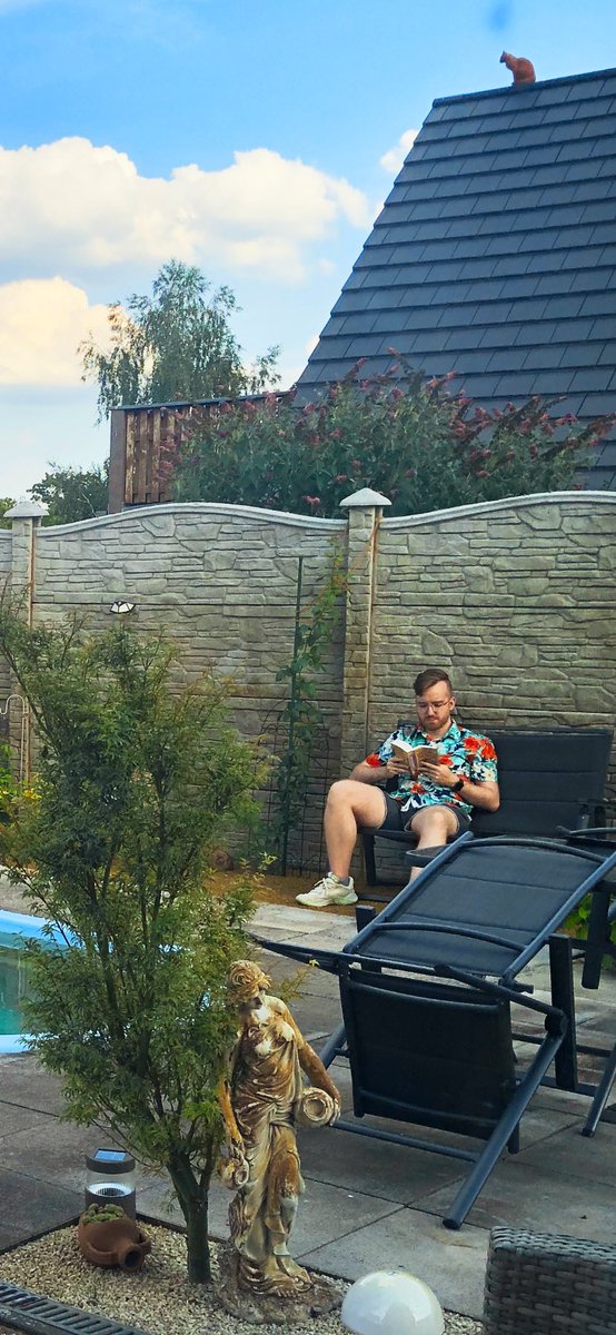 LucasL__'s tweet photo. Had a great day recharging at my parents’! I couldn’t ask for a more exciting read than Book 3 in the Empire Trilogy, which has been utterly enjoyable from start to finish. Thanks for this great collaboration @JannyWurts &amp; @refeist !! https://t.co/7EX6qBD0cP