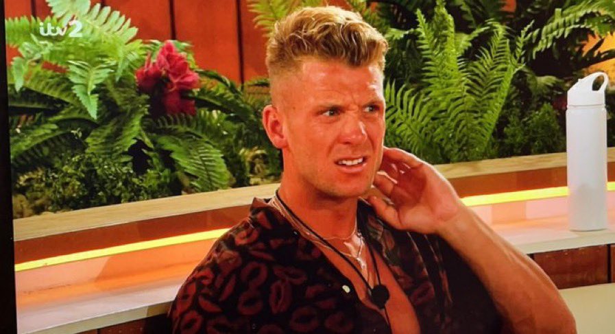 hol2211's tweet photo. They’re all going to vote Ekin and davide I KNOW IT  #loveisland https://t.co/oLrufH3UYe