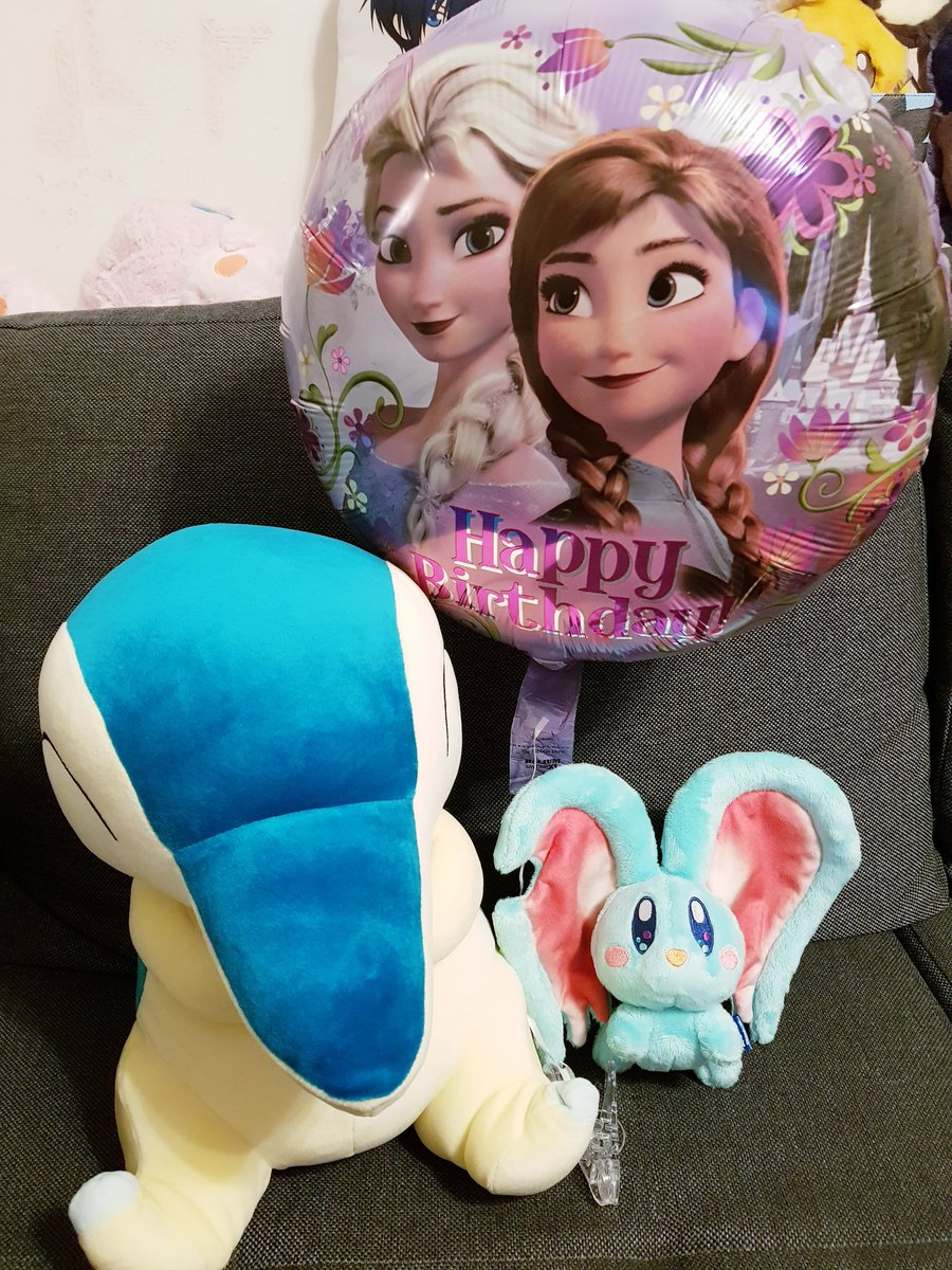 leenrei's tweet photo. So tolle Geschenke 💕. #Feurigel und #Elfelin hat @TanzKatze89 über @mecchaJP bestellt. Kam sogar etwas vor Release an 🥰. Vielen Dank auch an die anderen Schenker. Und diese Blumen 💕. Kamen von einem ehemaligen Arbeitskollegen einfach so zu meiner neuen Arbeit. So lieb. https://t.co/YaOZISfpHo