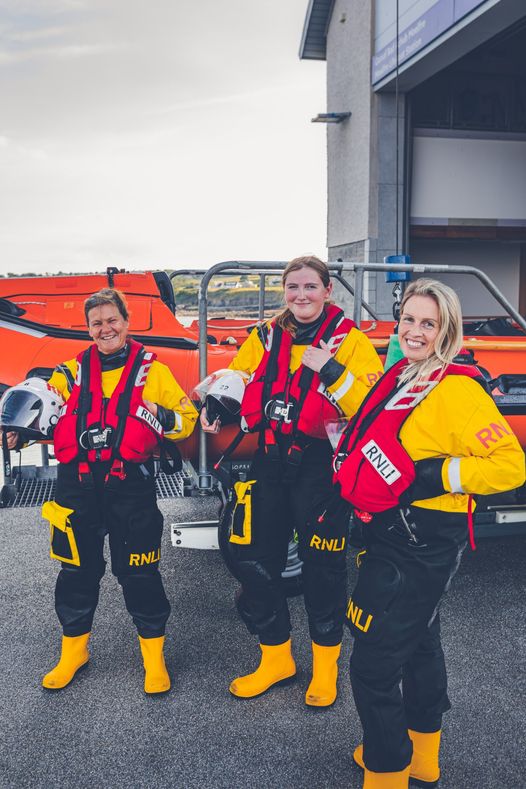 Congratulations to Dwynwen, Ellie and Georgi, who made history today at Moelfre lifeboat station by being on the first ever shout involving an all-female crew. 
Photo credit, Will Aron.