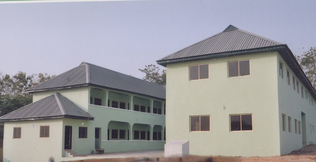Yoa_Foundation's tweet photo. We are committed to curbing the issue of Education inequalities and making sure no student is left behind in education initiatives.
 
In 2017, we built and donated a 100-bed hostel to Fountain University named "Yusuf Olaolu Ali Luxurious Hostel" in Osogbo. https://t.co/Fis7WFPBk2