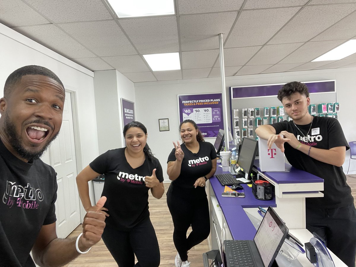 We’re loud and proud on Floor Coach Friday! T-Link Gainesville has 11 BTS on the board, & 22 Acts total! Whoop-whoop! #gogrowwin #floorcoachfriday #smra #metrobytmobile
