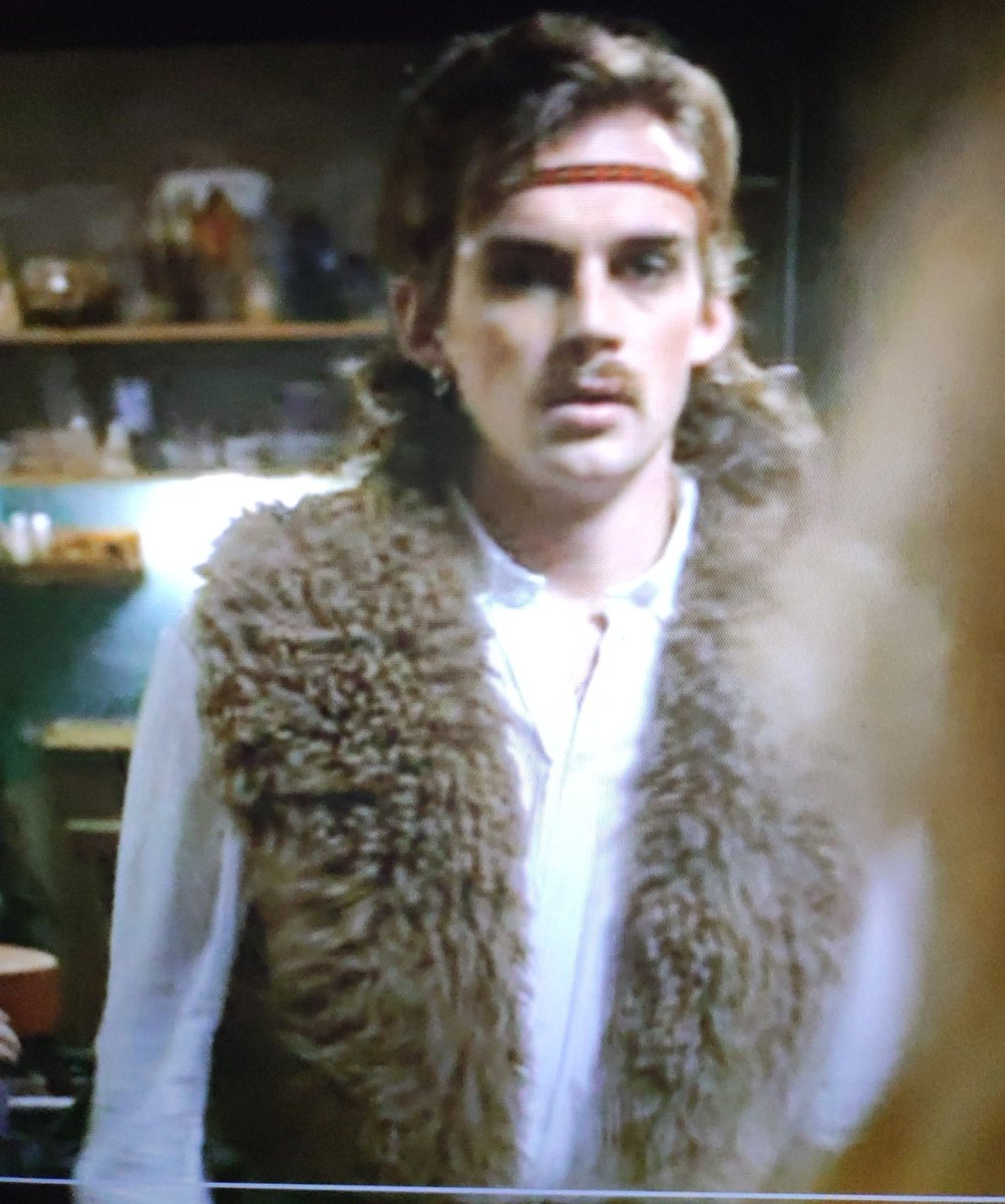 ThrowawayHammer's tweet photo. Gerade den Anfang von #syysprinssi auf Netflix gesehen. Spielt in den frühen 80ern und die Styles könnten original alle heute stattfinden, es fehlen nur die Handies. https://t.co/8yLsrtdHT9