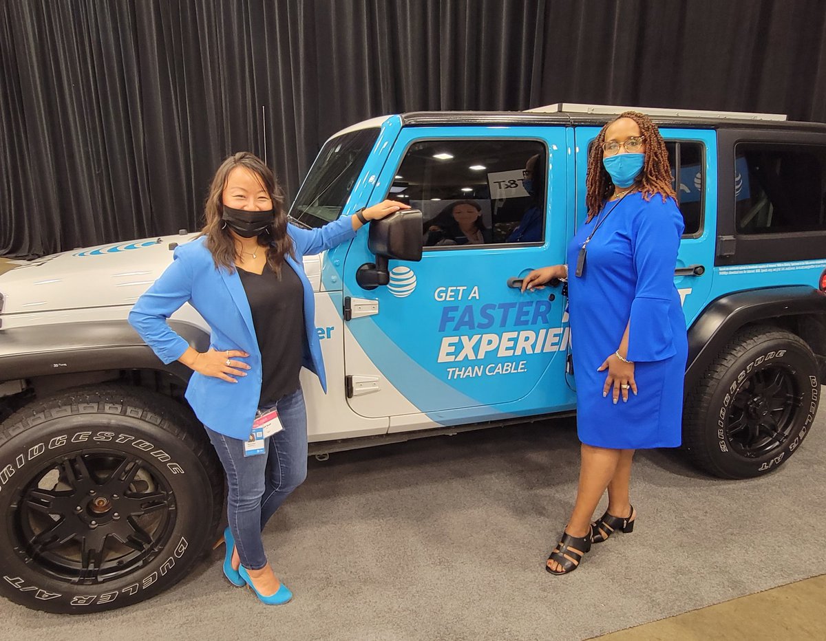 Megan_NTX's tweet photo. Feeling some #GirlPower and #BossLady vibes with this amazing leader in IHX! @Mariamuse22 looking killer today while showing our MK Ladies why they should join the @ATT family.
@NTX_Market #OneNTX https://t.co/4MiT7K5iYZ