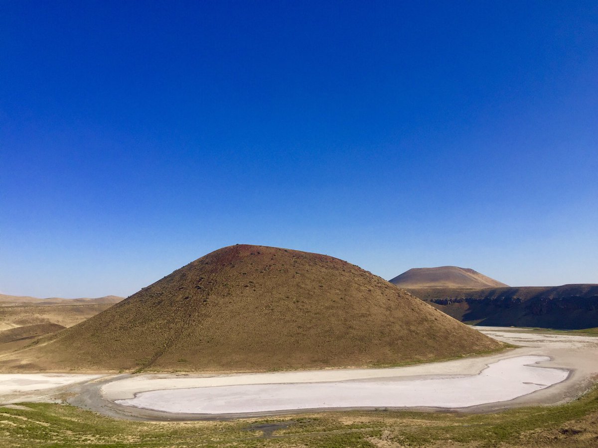 Ben bilmem görmeden inanmam diyenler için Dünya’nın nazar boncuğu olarak bilinen Meke Krater gölündeyiz. 
Sevgili <a href="/BayramMeral/">Bayram Meral</a> hocam göründüğü üzere göl kurumuş durumda :/