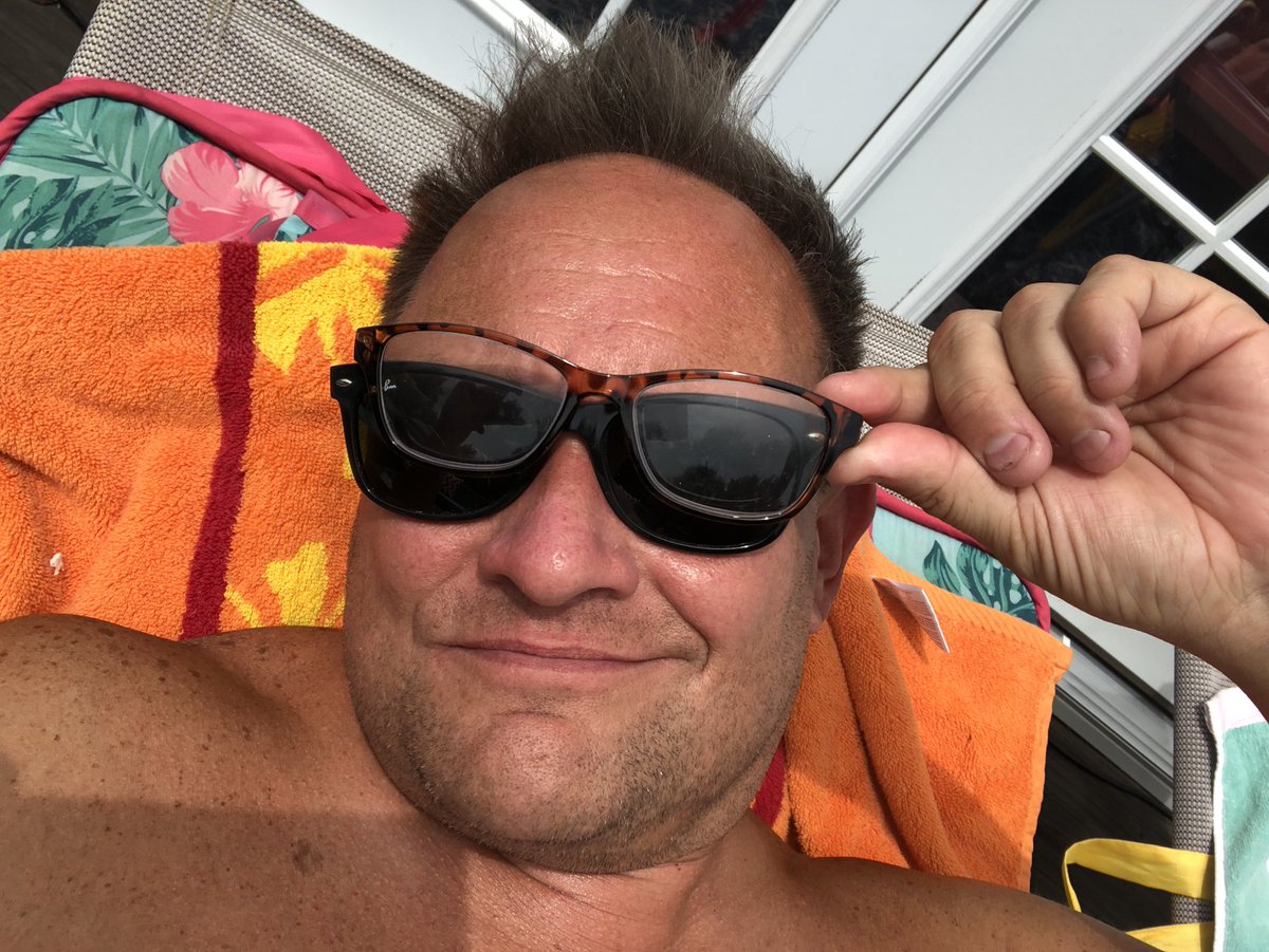 HarrisSteve4's tweet photo. Needing readers over your sunglasses to read you phone while sunbathing…there’s no going back. #AgingStinks #INeedATimeMachine #LookingIntoLasik https://t.co/uJdiFCgW19