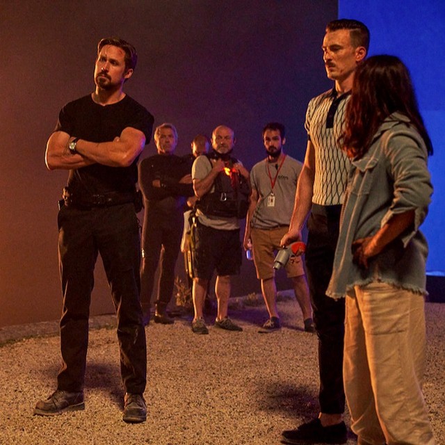 evansmrvl's tweet photo. behind the scenes of the gray man
#TheGrayMan 
#Lloydhansen 
#ChrisEvans https://t.co/fJd9k3Vqtp