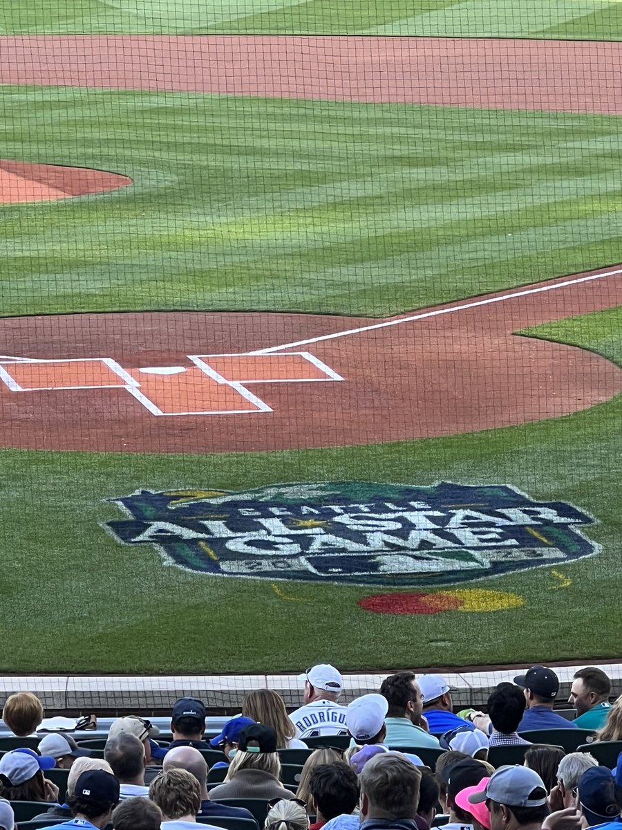 TurfaceJ's tweet image. Seattle Mariners. Great ground crew. Turface Pro League Red never looked better. @TurfaceC @Turfaceproducts