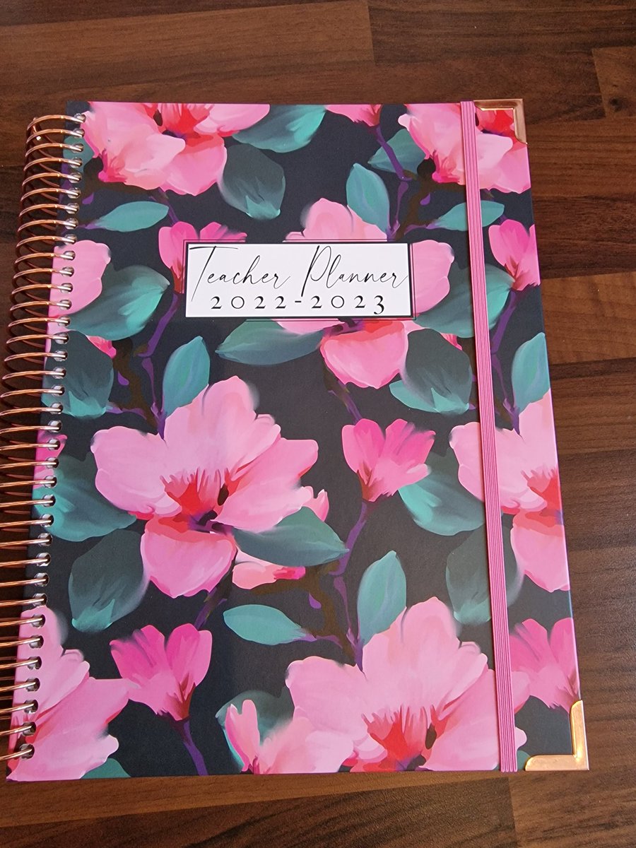 MissKerr92's tweet photo. Eeeekkkk my teacher planner.... looking forward to using it..

Only opened my parcel this afternoon and I've already started to washi tape and colour code the pages... xx 
@TPositiveTC

#ECT #Teacher #TeacherPlanner #washitape #colourcoding https://t.co/sQYX9RPxgN