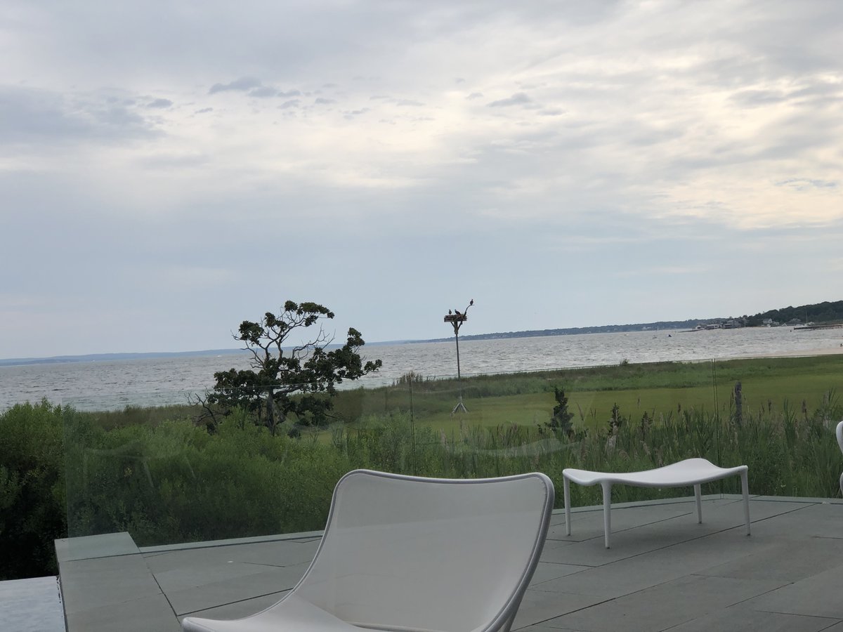 bigeorge4's tweet photo. Well, if one MUST have had food poisoning for 15 hours or so, there are, indeed, far worse places to be able to rest and recuperate. https://t.co/TK2VfukJjc