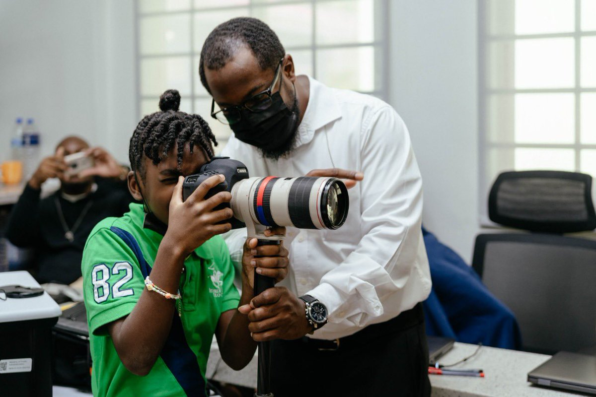 MDT_TT's tweet photo. #ICTcampflashbacks 🙌🏾
A look back at some of the moments from the Carenage Access Centre ICT Summer Camp 2022 🖥 featuring a session with photographer, Kerron Savory who showed ICT campers how to snap the perfect shot. 📸
#ICTCamp #AccessTT #photography https://t.co/rbfkg5LGQe