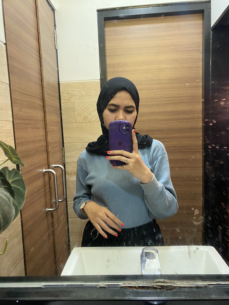 meimeiPS's tweet photo. Ini foto di ambil di jco bsd square , baru ini kesel bangeet bangeett . Untuk pertama kalinya kita ngopi disitu pelayanannya ga banget , pertama kita dateng 19:30 diinfo dine in di atas close jam 20:00 karna mau di bersihin tangganya , pindahlah kita ke bawah @JcoIndonesia https://t.co/hxuMKEm91s