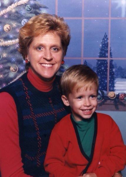 TmarTn's tweet image. Lost my mom to cancer this morning.

Single parent. Only child. It was always her and I against the world. She was such an incredible human. 

Never felt an emptiness like this before.

If you&apos;re able, make sure you give your parents a hug today.

Love you mom ❤