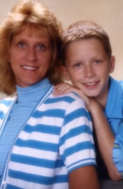 TmarTn's tweet image. Lost my mom to cancer this morning.

Single parent. Only child. It was always her and I against the world. She was such an incredible human. 

Never felt an emptiness like this before.

If you&apos;re able, make sure you give your parents a hug today.

Love you mom ❤