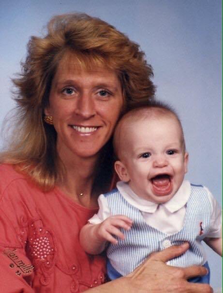 TmarTn's tweet image. Lost my mom to cancer this morning.

Single parent. Only child. It was always her and I against the world. She was such an incredible human. 

Never felt an emptiness like this before.

If you&apos;re able, make sure you give your parents a hug today.

Love you mom ❤