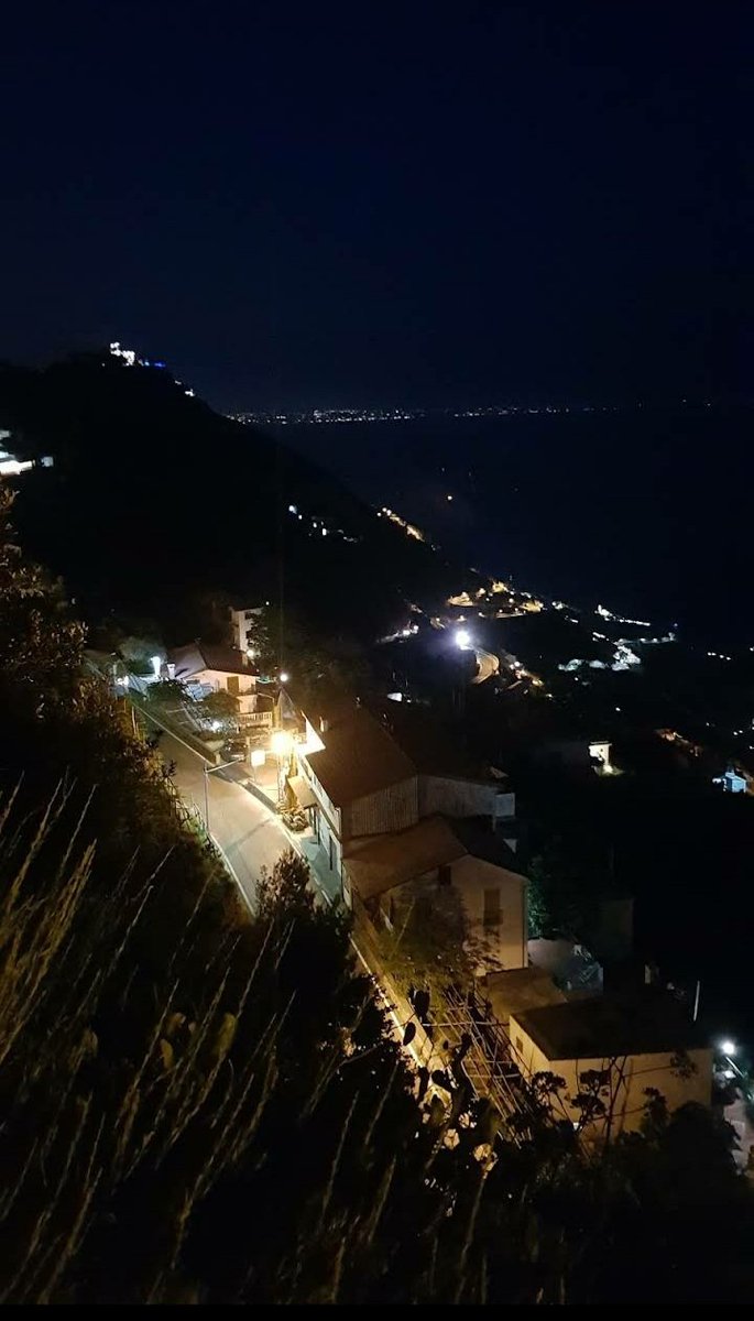 Venerdì sera,il meglio della settimana ci sentiamo domani buonanotte Twitterini 
🥱🌹😘❤🥂