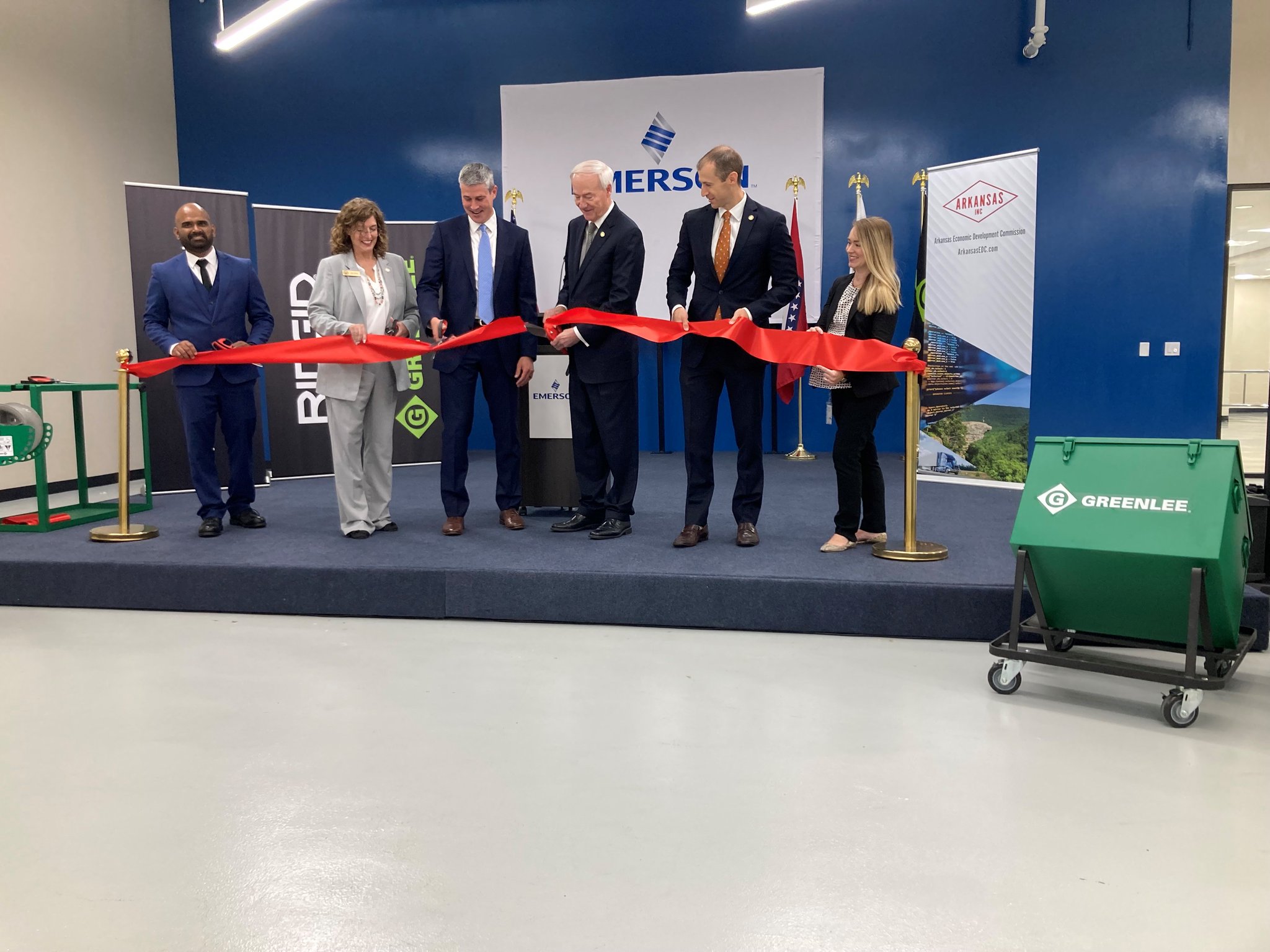 Gov. Asa Hutchinson on Twitter "Today in Ash Flat, we cut the ribbon