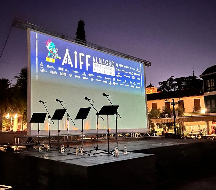 adoma_es's tweet photo. Está pasando 👇

Homenaje a la PROFESIÓN del #DOBLAJE 
@AlmagroFilm #AFIFF  

Seguiremos informando. https://t.co/7Pd5zmSl4n