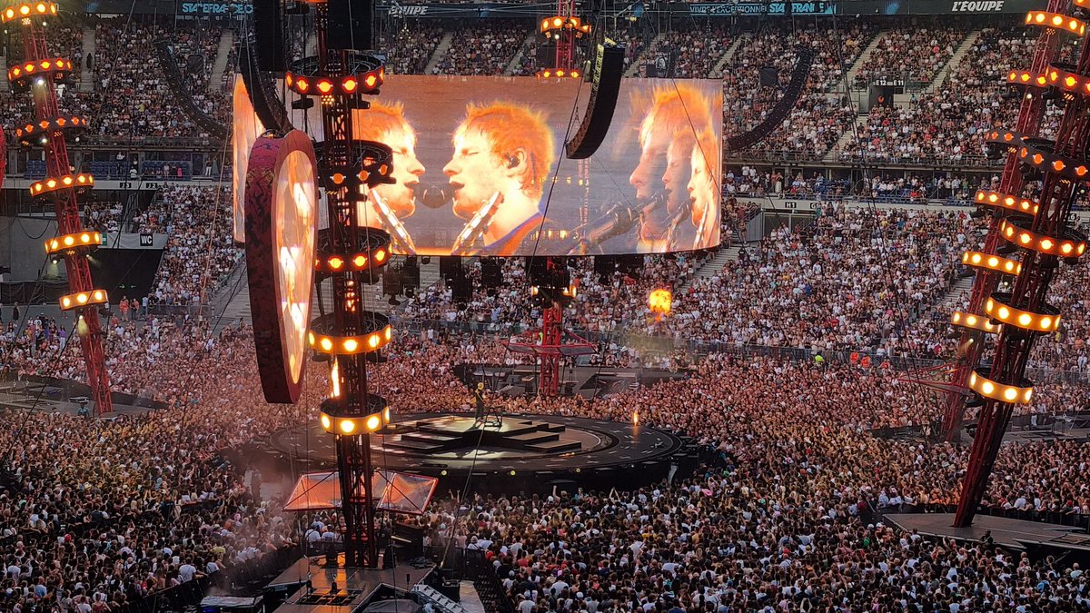 Merci <a href="/edsheeran/">Ed Sheeran HQ</a> 💙
Merci vous toutes  🤍
Merci vous tous     ❤️
Vous avez fait vibrer le Stade de France ! 🔥
#StadeFrance #EdSheeranParis #MathematicsTour
