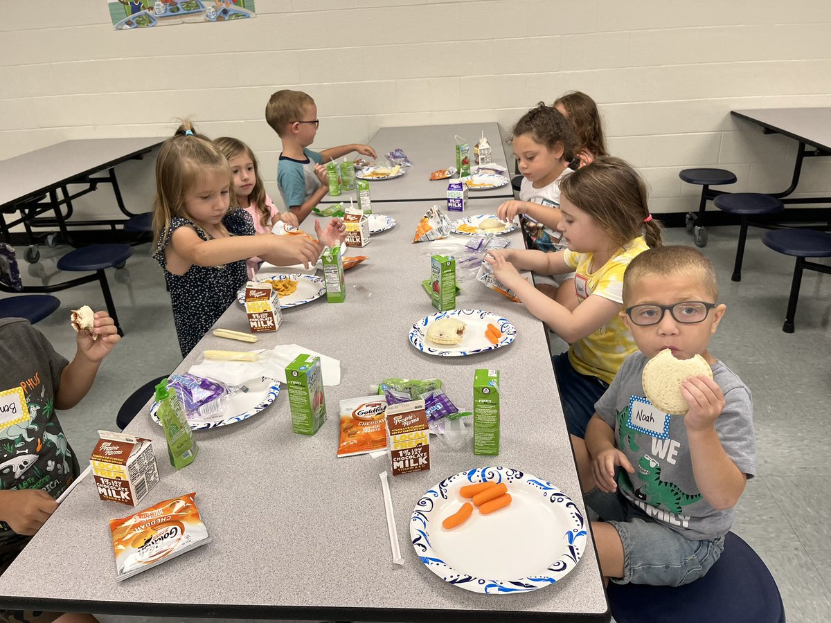 K101 is officially over and these kids are ready for Kindergarten. Today we had lunch in the cafeteria and a bus visit. Thank you <a href="/PurdueHancockCo/">Purdue Ext Hancock</a> for your help this week! #EHRoyalPride