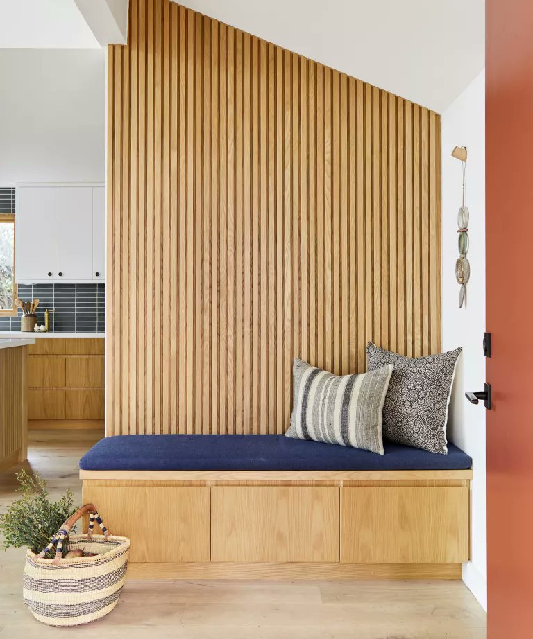 SoldWithSteph's tweet image. #Furniture with storage can be good for a home&apos;s entryway. #interiorstyle  cpix.me/a/149409175  Stephanie McCurdy, Keller Williams Hometown Partners LLC, 316-371-7282