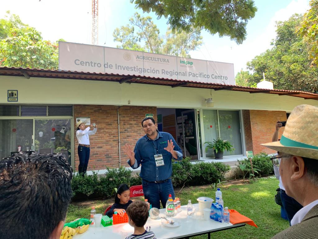 CIATEJ's tweet photo. El pasado 23 de julio se llevó a cabo el evento: "Puertas abiertas #CIRPAC". También, como parte de las actividades se realizó la exposición itinerante de fotografía "#INIFAP en tu vida", donde participó el #CIATEJ https://t.co/X4O3ips3wh