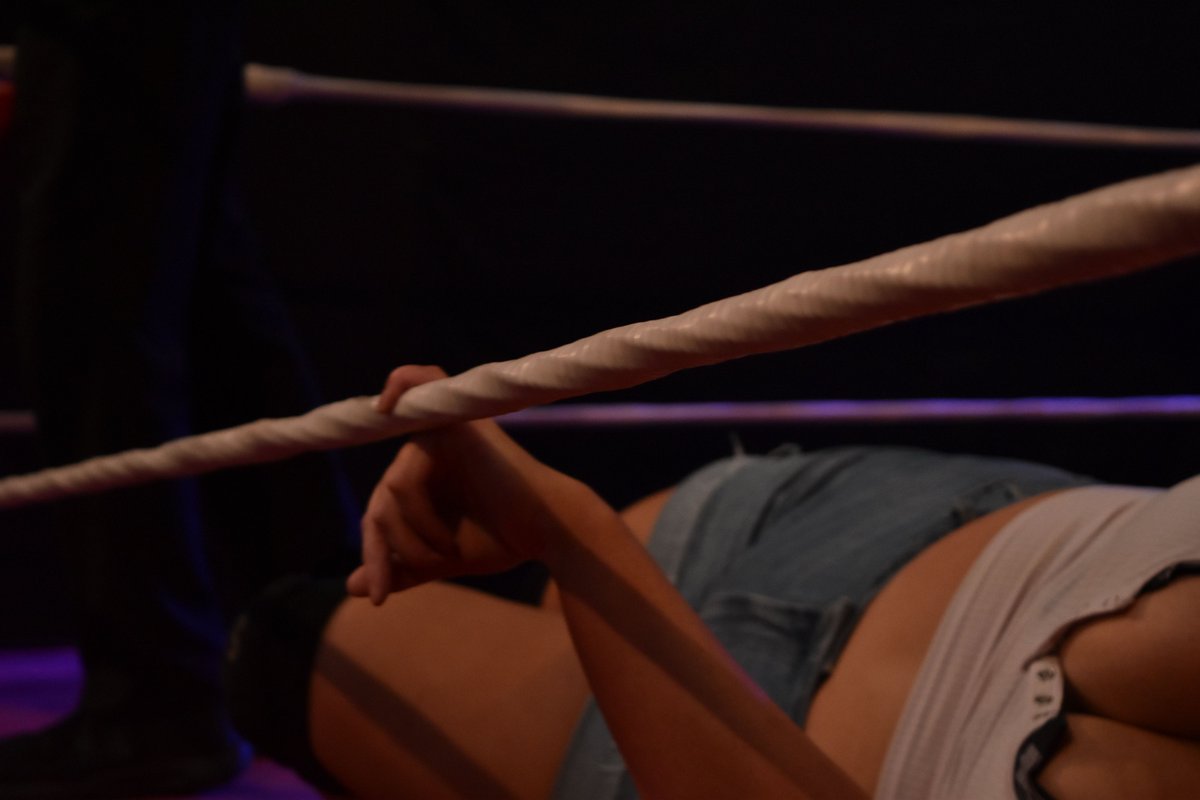 CFarrellPhoto's tweet photo. Controversy was the word of the day as @LondonLovelust thought they won the match and the tournament, but due to a pinky finger (badly in need of a manicure btw) the match was restarted by @robbins210 resulting in @RavenS_RWDojo using sneaky tactics to steal the trophy! https://t.co/Fy1CKfpzD1