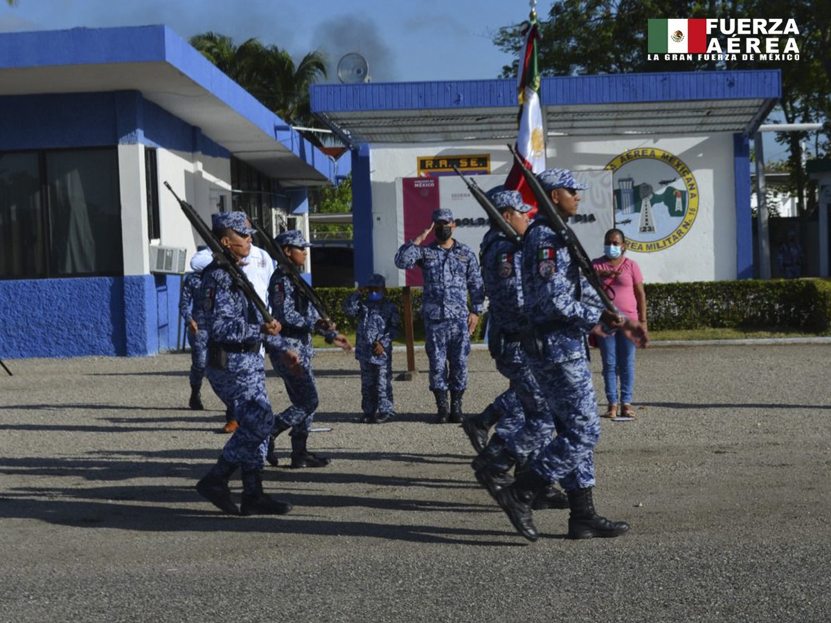 Defensamx1's tweet photo. El menor Lázaro Isaac Félix López, cumplió su sueño de ser nombrado #SoldadoHonorario y convivir con personal de la #FuerzaAéreaMx en las instalaciones de la #BaseAérea No. 16 #CdPemex, #Tabasco.
#30ZonaMilitar.
#UnidosSomosLaGranFuerzaDeMéxico. https://t.co/mr0RlHNQok