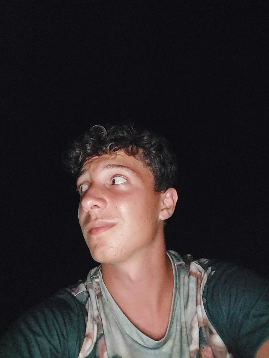 LeG0TT0SL3G1T's tweet photo. Back in town... sono al braccio co kael e rcoli...bevo vodka non gin tonic #enjoyurlife #cistocisto #braccio https://t.co/dxgMwCy5f3
