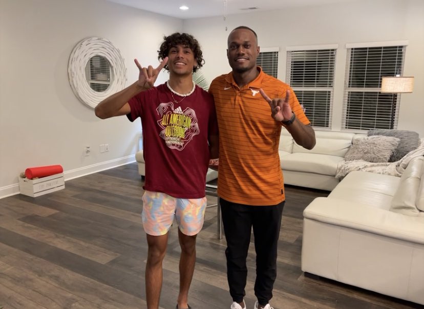 FᏞᎪᏚᎻ⚡️ (@micahlarry7) on Twitter photo Wanna thank <a href="/rmorgan_jr/">Ricky Morgan</a> from U of Texas for coming to visit me. This kind of stuff means the world!🤘🏾 Wanna thank <a href="/rmorgan_jr/">Ricky Morgan</a> from U of Texas for coming to visit me. This kind of stuff means the world!🤘🏾