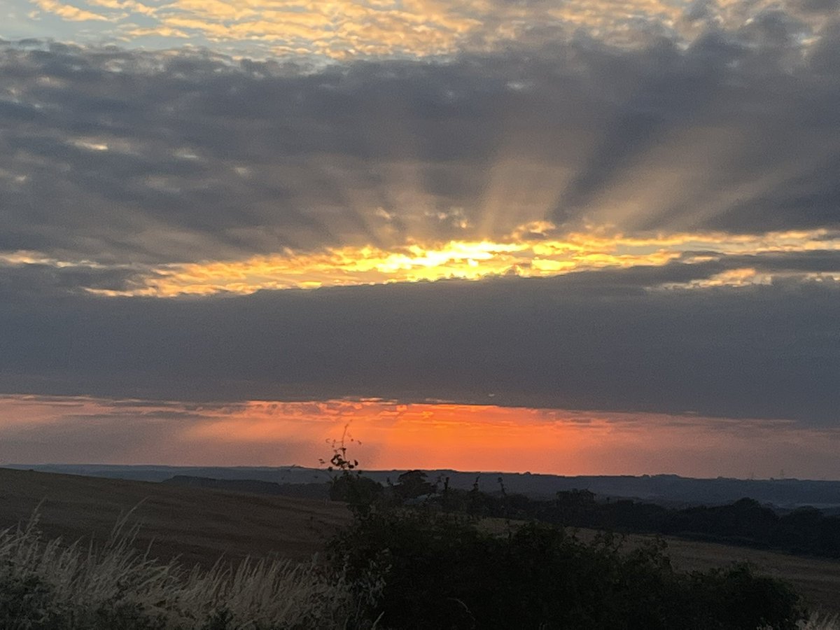 Fun day <a href="/PaultonsPark/">Paultons Theme Park</a> nice to be back at the #caravan after seeing the beautiful glow of the sunset #caravanning #touring #staycationuk #familytime