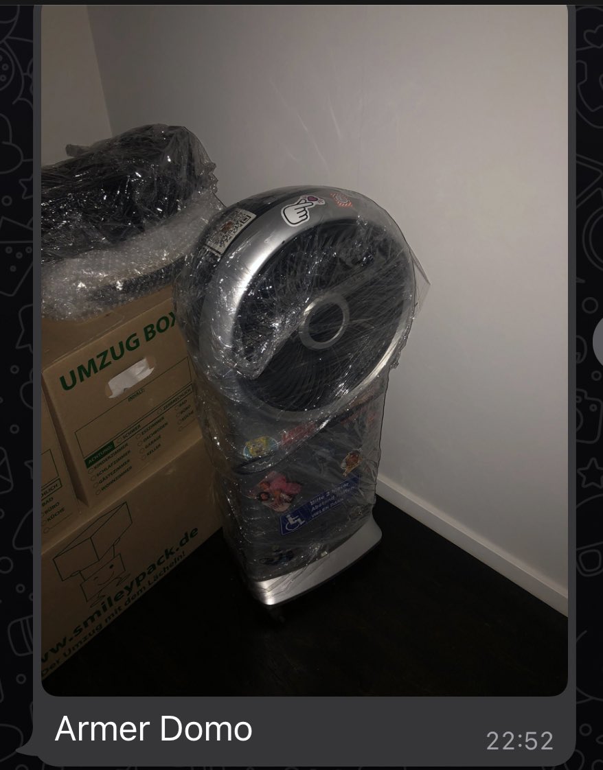 Das hat meine Freundin mir gerade aus meiner Berliner Wohnung geschickt. 🚬