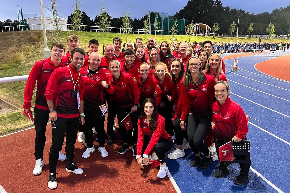 What a privilege to carry the flag for our little Team Isle of Man at the Commonwealth Games Opening Ceremony last night. So proud to walk into the stadium alongside my brilliant teammates, each one of us looking to make 85,000 people proud back at home. 🇮🇲🤩❤️