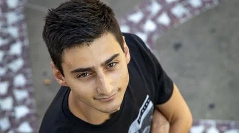 El meteorólogo navarro Arnaitz Fernández <a href="/Armeteo/">Arnaitz Fernández</a> se despidió hoy en el tiempo de <a href="/La1_tve/">La 1</a> <a href="/ElTiempo_tve/">El Tiempo en TVE</a> 
Será el sustituto de Ana Urrutia en <a href="/euskaltelebista/">ETB</a> para la nueva temporada que comenzará en septiembre en el canal autonómico vasco
Fotografía de <a href="/DiariodeNavarra/">Diario de Navarra</a>