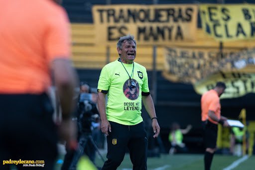 NO CONTINUARÁ EN 🇵🇪
El Exjugador Y Director Técnico De Peñarol Mario Saralegui No Siguira Mas Siendo Director Técnico Del Carlos A Mannucci🇵🇪. Los Malos Resultados Hiceron Que La Dirigencia Del Club Peruana Lo Cedan Del Equipo Dirigio 1️⃣7️⃣ 👕 Gano 5️⃣✅️ Empato5️⃣⛔️ Perdio 7️⃣❌️