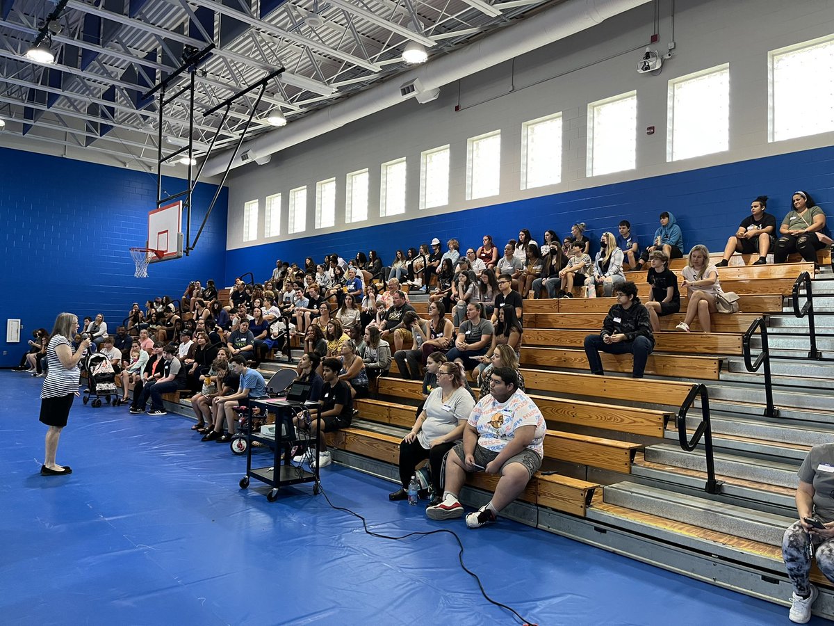 SuzanneStacey1's tweet photo. So excited to welcome our newest Sharks to Anclote High School! We had such an amazing turnout of students and families. I can’t wait to get to know these kids! 💙🦈 #classof2026 @AncloteSharks @nymoon1976 https://t.co/m95wVEqokD