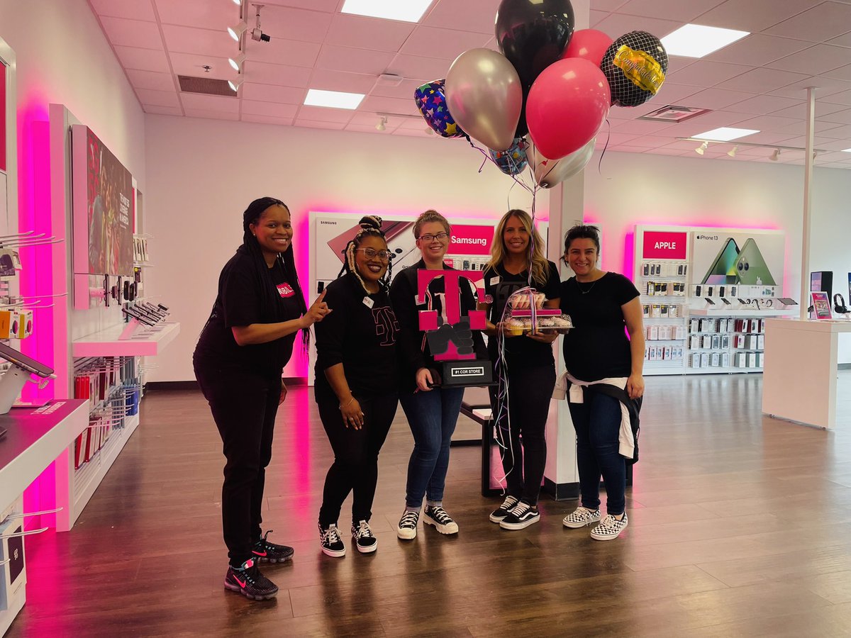 Continuing the celebration at the Market’s #1 store for June! Congrats to the Chesterfield Team, ranking 95th in the Nation! #watchMIhustle👊🏼 <a href="/asadirfan/">Asad Irfan</a> <a href="/AliciaMagenta6/">Alicia R</a> <a href="/Jen_M0rgan/">Jennifer Morgan</a> @magentamillz @Alma_VazquezMI <a href="/y28d28/">Yanna Davidov</a> @MckenneySarita