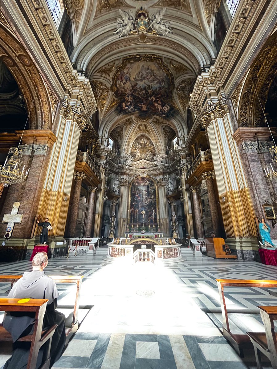 Nieziemsko….😍 Wie ktoś co to za wnętrze? #Rzym mówi dobranoc.