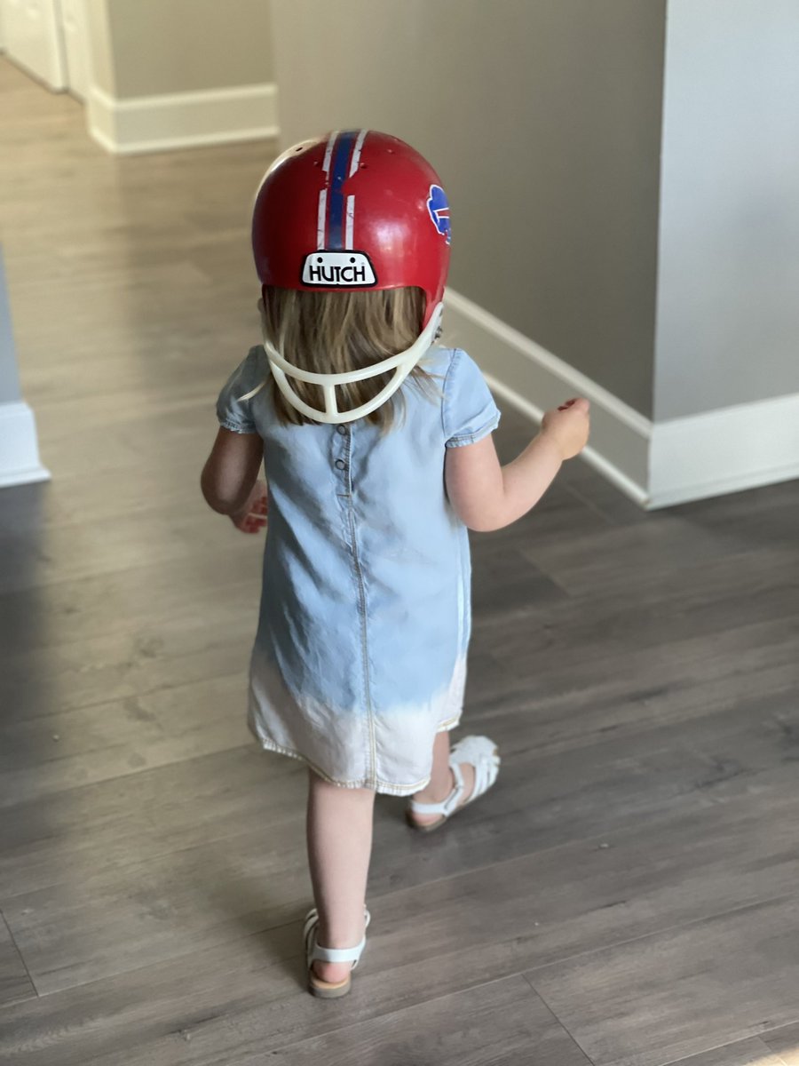 arheitman's tweet photo. I don’t think she will be trying out for the @BuffaloBills quite yet 😂❤️💙 https://t.co/bZEtmttxUa