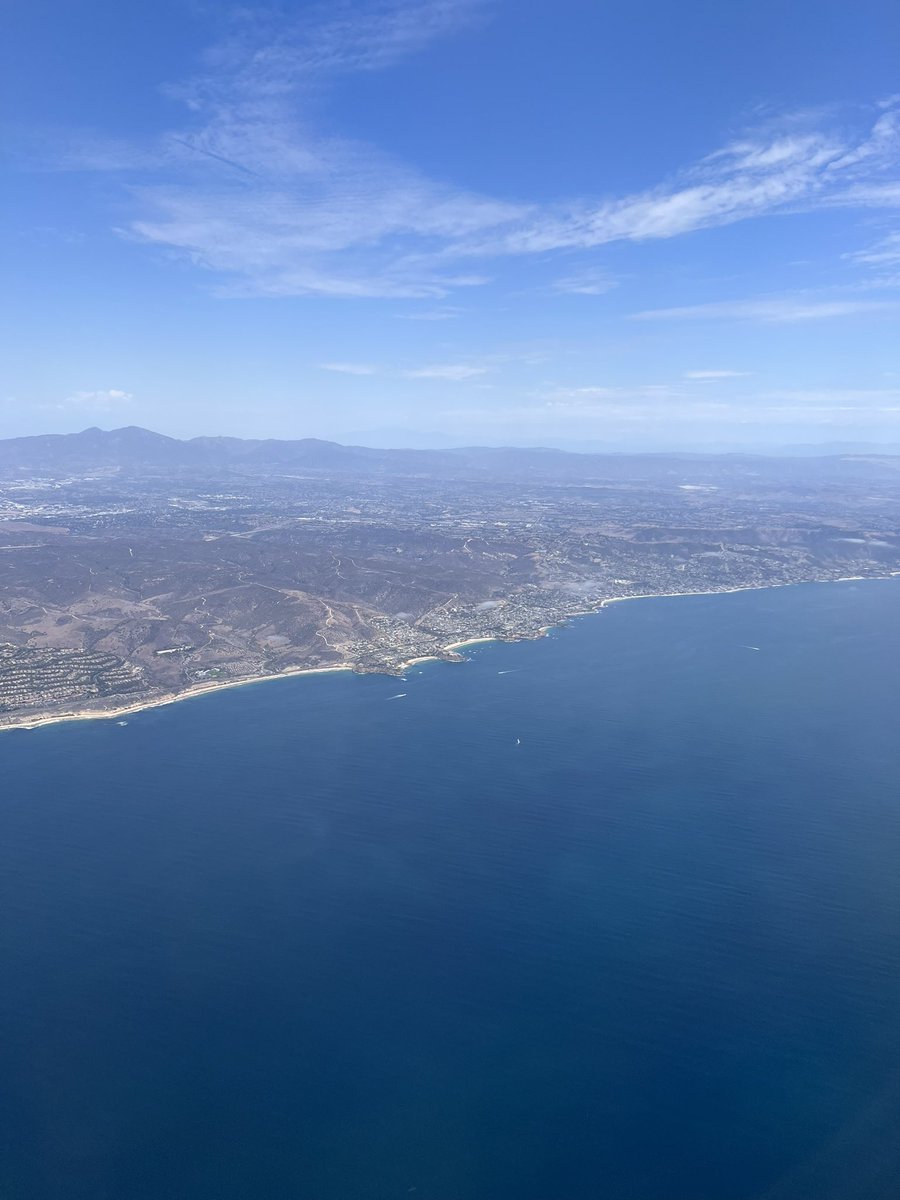 BrennanClay24's tweet photo. Until next time CA! #WestcoastIsTheBestCoast #MathisBrothers #AmericanaMattresses https://t.co/ICXO8VxIL0